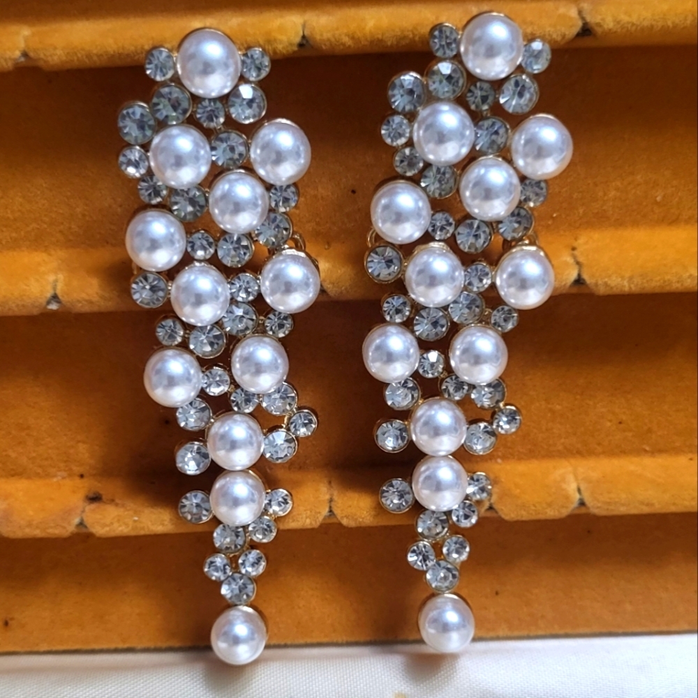 Christian Siriano Faux Pearl Crystal Glass Dangle Drop Earrings. 3 1/2'